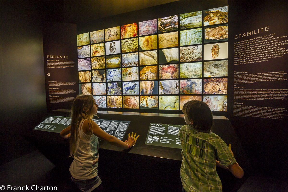 Suivez le parcours immersif, interactif et ludique de la Galerie de l'Aurignacien pour découvrir la première civilisation européenne d’Homo sapiens.