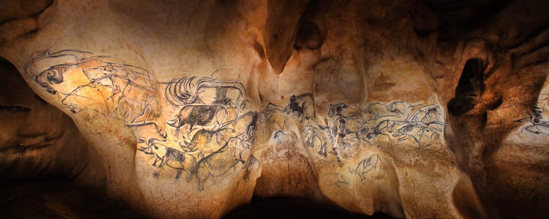 Le panneau des lions dans la restitution de la grotte Chauvet