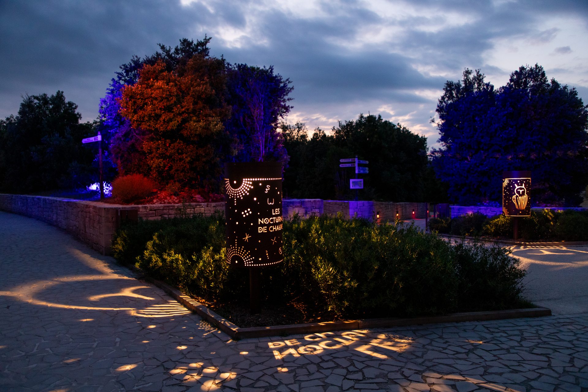 Les Nocturnes de Chauvet : la tombée de la nuit dans le parc.