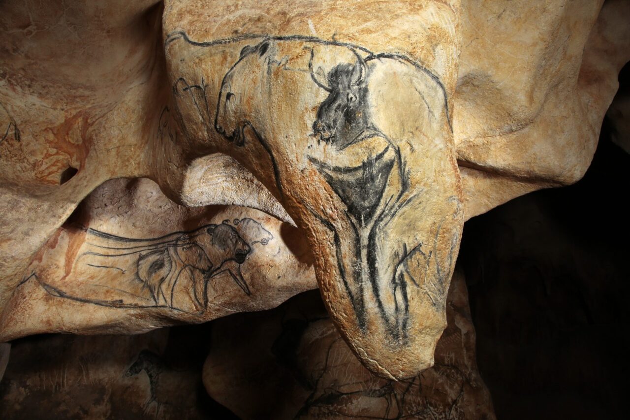Le Pendant de la Venus dans la grotte restituée. 