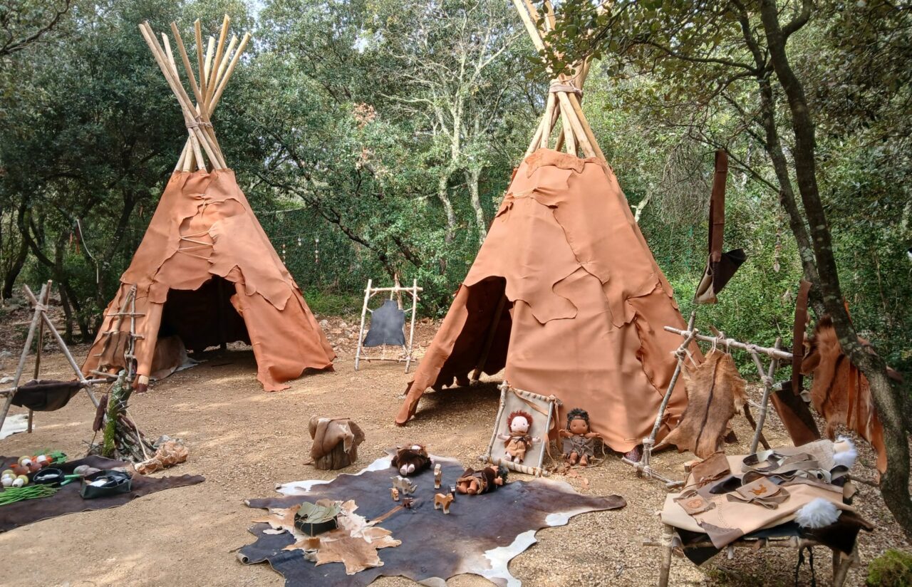 L'animation Vis comme Naly au mini campement à la Grotte Chauvet 2 - Ardèche