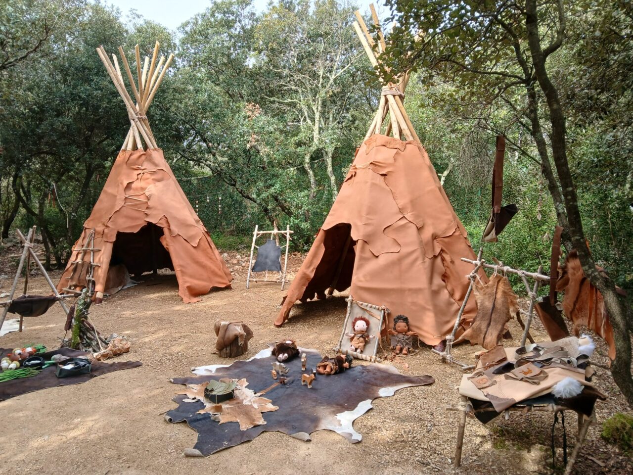 L'animation Vis comme Naly au mini campement à la Grotte Chauvet 2 - Ardèche