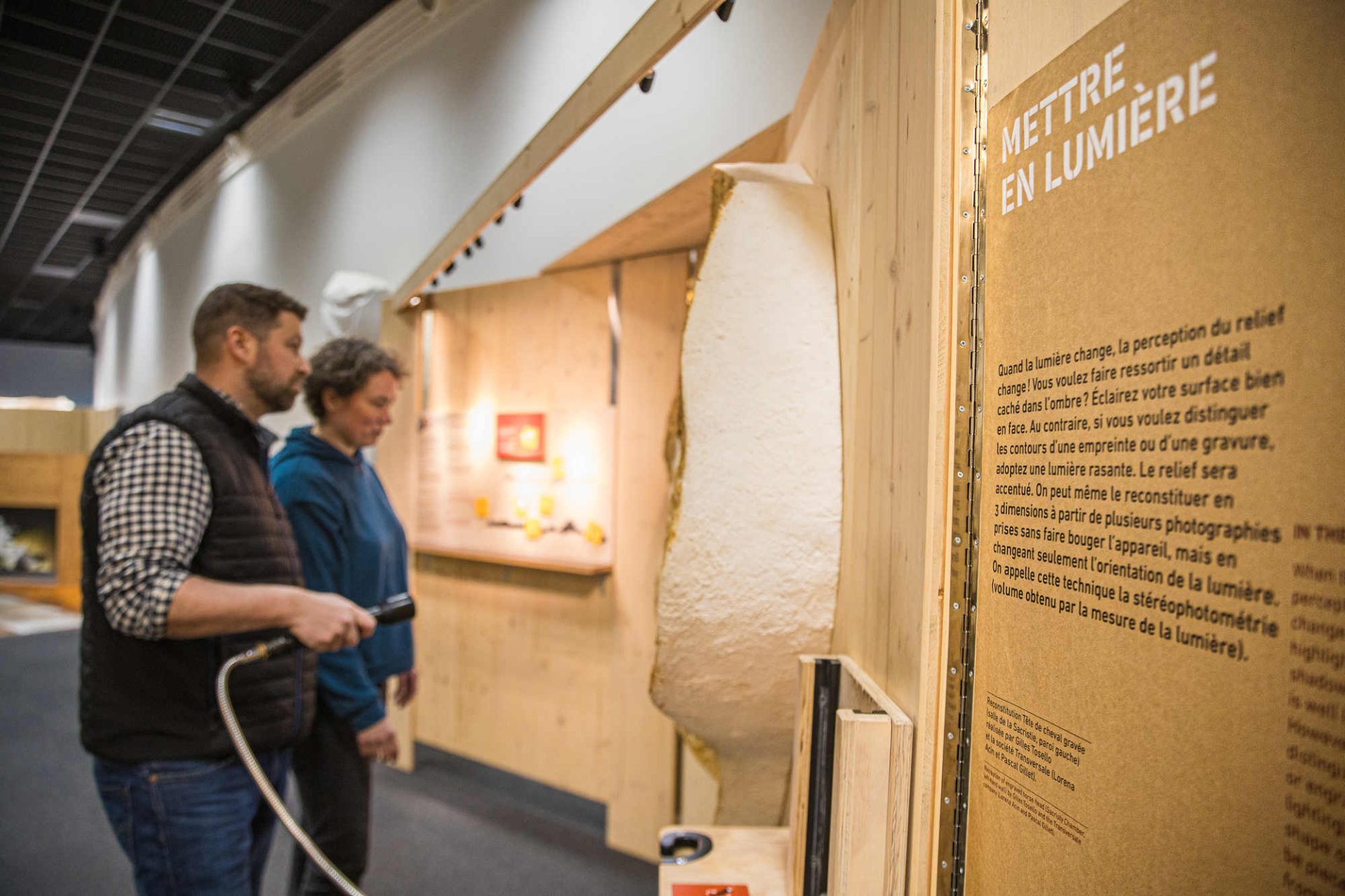 L'exposition Grotte Chauvet, l'Aventure Scientifique. Etude d'un panneau orné.